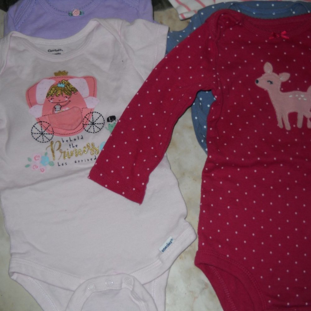 13 PIECE INFANT GIRLS SIZE 6 to 9 MONTHS - Picture 4 of 7